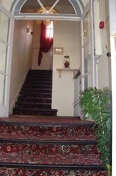 La Fontaine Centre 2*